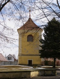 Lovčice - kostel sv. Bartoloměje se zvonicí