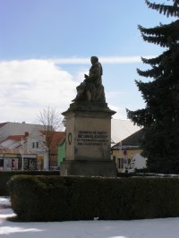 Chlumec nad Cidlinou - pomník Václava Klimenta Klicpery