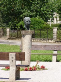 Ostroměř - pomník spisovatele Eduarda Štorcha