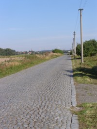 Dlážděná silnice u Třebechovic