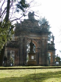 Gothard - portál nového hřbitova