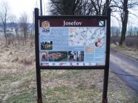 turistické rozcestí Josefov - pevnostní hřbitov