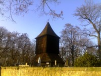 zvonice u dřevěného kostela sv. Jana Křtitele na Zámečku