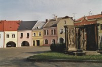 Horní náměstí a pomník Jana Blahoslava s Biblí Kralickou