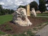 Hraniční kámen, český lev a moravská orlice