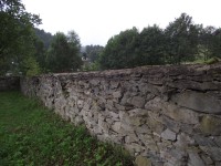 ohradní zeď
