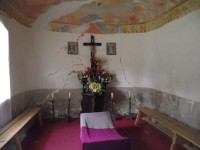 interiér kaple na starém hřbitově