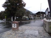 Bruck an der Großglocknerstraße – milník „0“ (Großglocknerhochalpenstrasse Kilometerstein „0