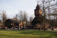 náměstí Valašského muzea v přírodě s dřevěným kostelem