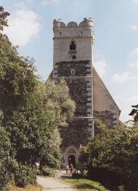 západní průčelí s goticko-renesanční věží