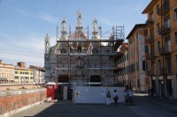 slza v oku: kostelík Santa Maria della Spina je pod lešením