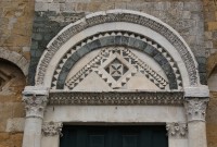 detail mramorového portálu