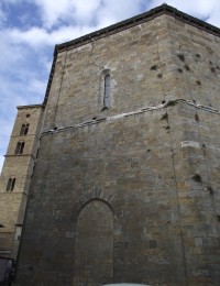 zadní část baptisteria a zvonice katedrály