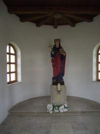 interiér kaple se sochou sv. Rosálie