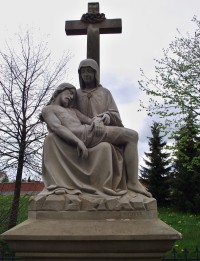 Pieta před hřbitovem v Jeníkově