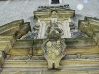 detail vstupního portálu kostela sv. Jiří v Nákle