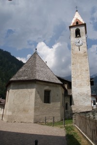 závěr kostela a zvonice