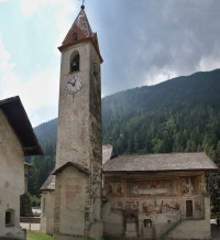 kostel s freskou sv. Kryštofa na zvonici