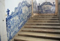modrobílé kachlíky, tzv. azulejos