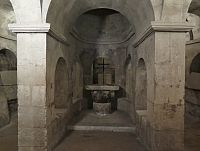 krypta katedrály v Aptu