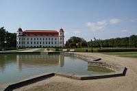 Holešovský zámek, Šachova synagoga a další zajímavosti