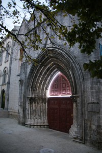 portál kláštera karmelitánů