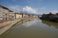 paláce na nábřeží řeky Arno