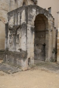 antický oblouk v Carpentras. 