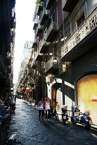 v neapolských uličkách