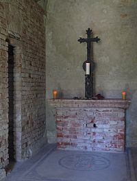 oltářní menza v kapli