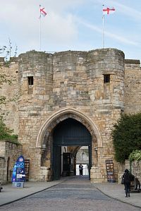 první hradní brána
