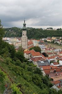 pohled z hradu na Staré město burghausenské