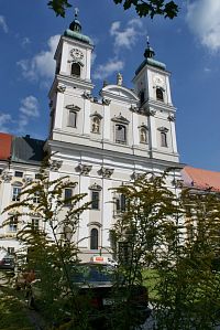 Garsten – benediktinský klášter s věznicí  (Benediktinerstift)