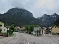na okraji městečka pod Alpami
