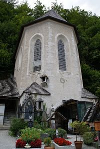 Hallstatt (Halštat) – hřbitovní kaple Archanděla Michaela  (St. Michaelskapelle, karner)