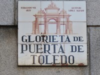 tradiční madridské značení ulic