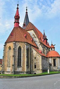 Chvalšiny - pozdně gotický kostel sv. Máří Magdalény z l. 1487-1507