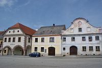 Chvalšiny - náměstíčko s budovou staré radnice (1667), dnes muzeum Schwarzenbers​kého plavebního kanálu