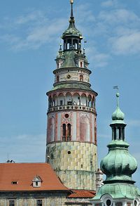 šikmou věž v Českém Krumlově vyzdobil freskami v r. 1589-90 Bartoloměj Jelínek