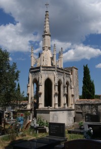 hrobky na hřbitově