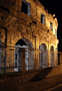 Pula - noční římská aréna
