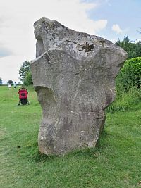menhiry v Avebury