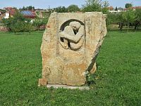 Letovice – pískovcové sochy a křížová cesta v nemocnici Milosrdných bratří