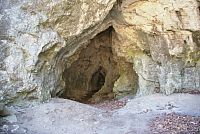 jeskyně pod bránou