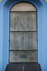 vitrážové okno presbytáře