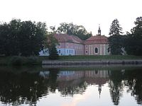 večerní zámek Mitrowicz v Kolodějích nad Lužnicí
