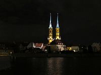 katedrála v noci