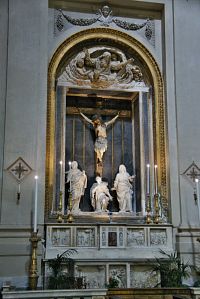 oltář v levém transeptu