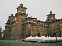 Ferrara – hrad rodu d´Este i Lucrezie Borgii  (Castello Estense, San Michele)