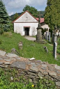 hřbitůvek s mariánskou kaplí